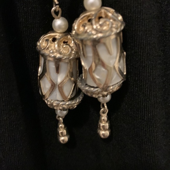 Vintage Gold tone necklace w/ lantern pendants and two spring clasps - Picture 3 of 11